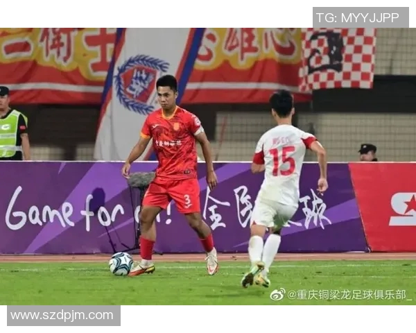 梦舟足球明星队队长带领球队勇闯赛场展现无畏精神与团队合作的力量